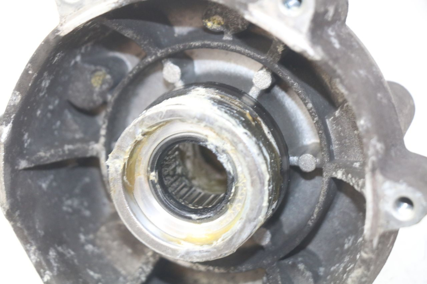 photo de FRONT WHEEL HUB PIAGGIO VESPA GTS IGET ABS 125 (2017 - 2023) - Technical close-up