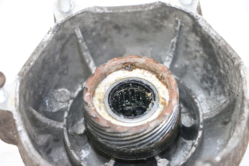 photo de FRONT WHEEL HUB PIAGGIO VESPA GTS SUPER IE 125 (2009 - 2016) - Fixing points details