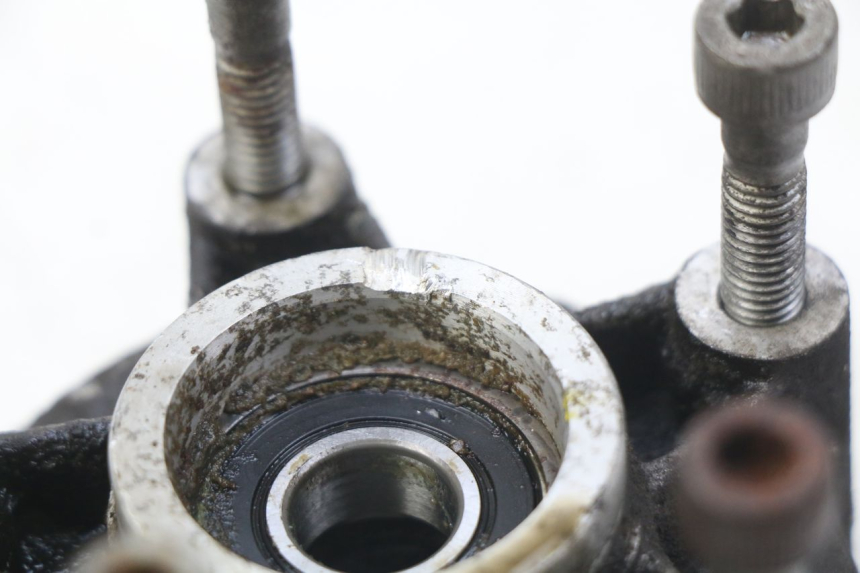 photo de FRONT WHEEL HUB PIAGGIO VESPA LX 125 (2005 - 2010) - Alternative perspective