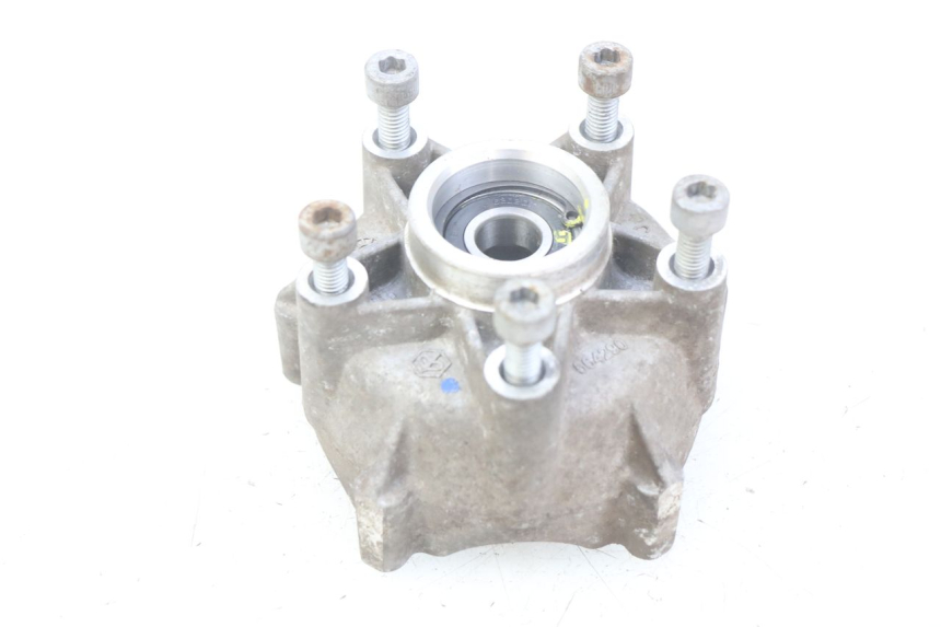 photo de FRONT WHEEL HUB PIAGGIO VESPA PRIMAVERA 2T 50 (2013 - 2018) - Alternative perspective