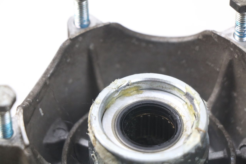 photo de FRONT WHEEL HUB PIAGGIO VESPA SPRINT 2T 50 (2014 - 2018) - Zoom on usage condition