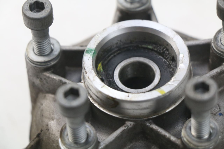 photo de FRONT WHEEL HUB PIAGGIO VESPA SPRINT 2T 50 (2014 - 2018) - Alternative perspective