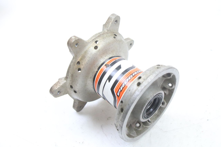 photo de FRONT WHEEL HUB YAMAHA YZ 125 (2006 - 2016) - Component detail