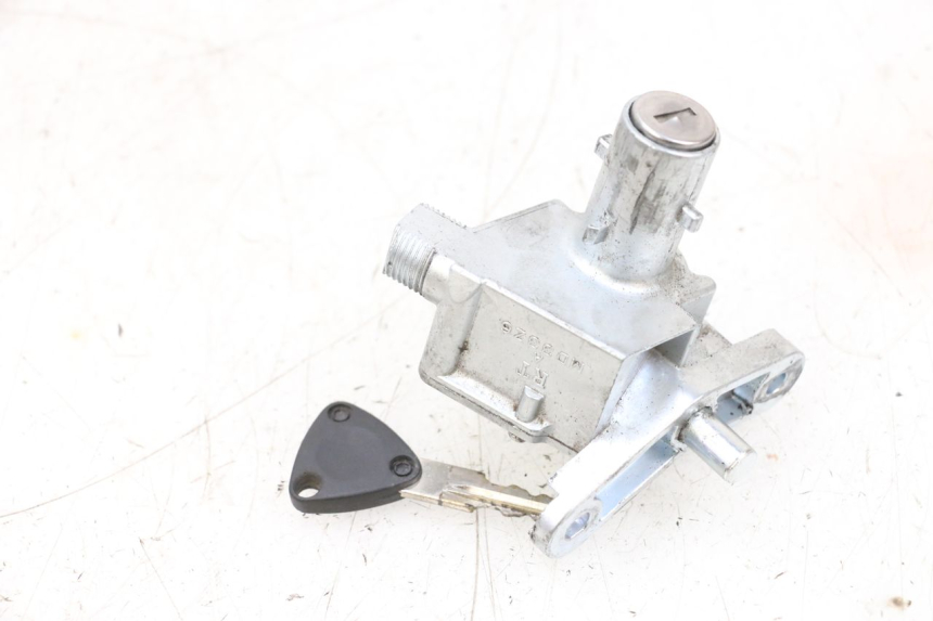 photo de IGNITION SWITCH MBK BOOSTER SPIRIT NAKED 50 (2004 - 2017) - Fixing points details