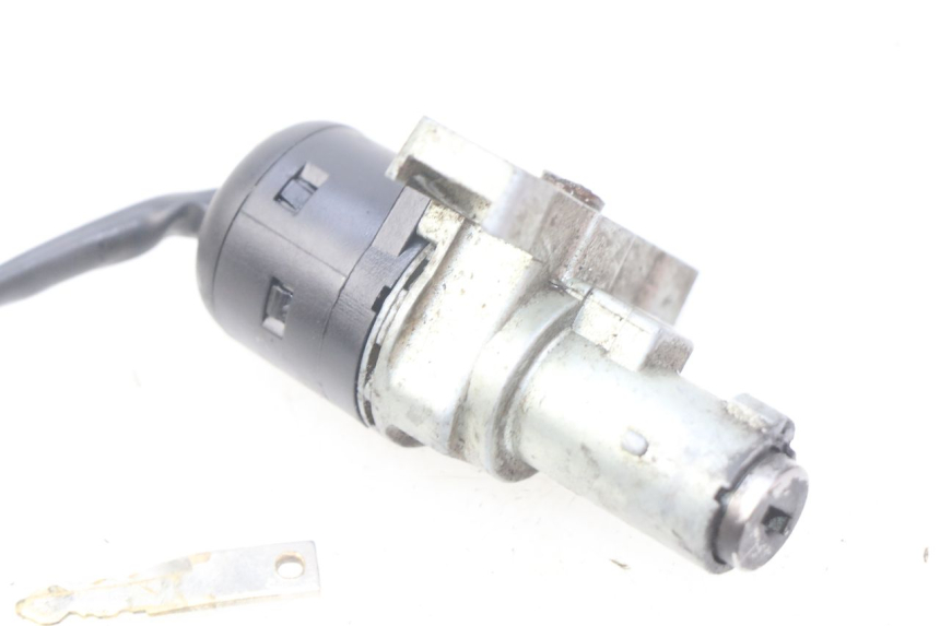 photo de IGNITION SWITCH YAMAHA BW'S 50 (1999 - 2003) - Surface and material condition