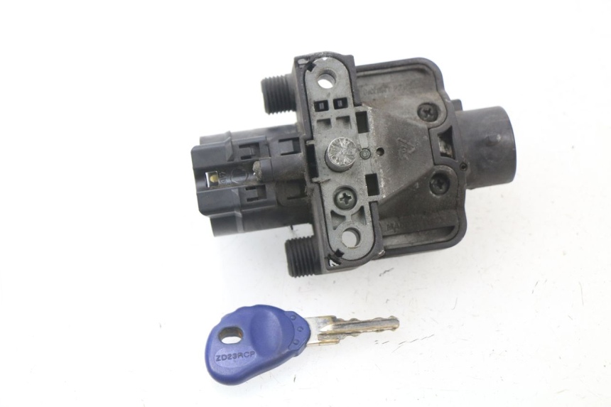 photo de IGNITION SWITCH HONDA FES PANTHEON 125 (2003 - 2007) - Alternative perspective