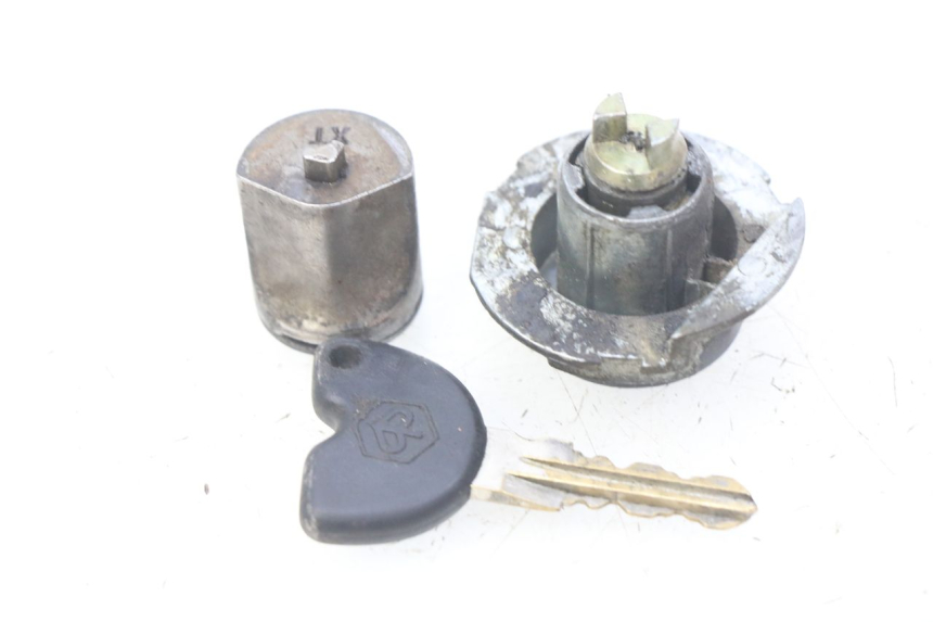 photo de IGNITION SWITCH PIAGGIO FLY 100 (2006 - 2010) - Alternative perspective