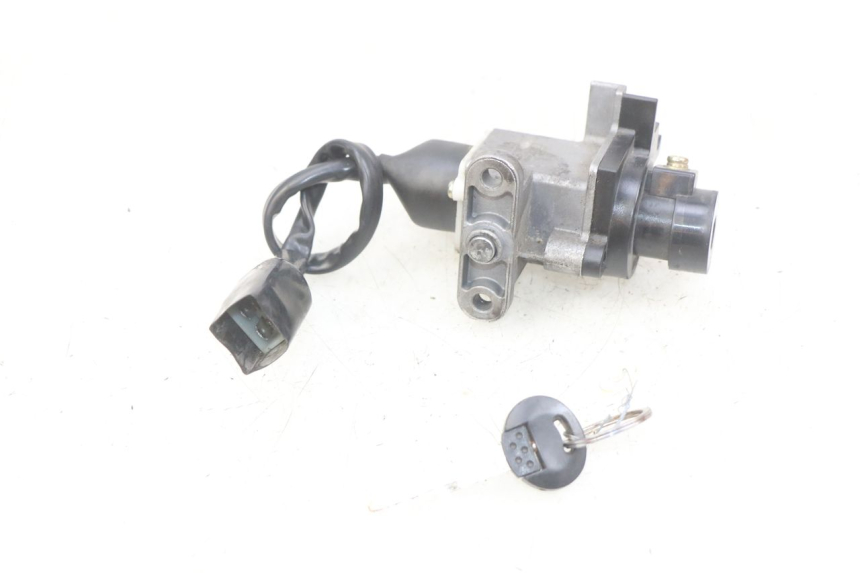 photo de IGNITION SWITCH PEUGEOT KISBEE 2T 50 (2010 - 2017) - Alternative perspective