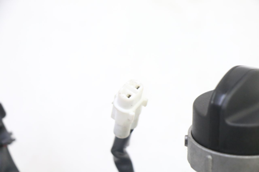 photo de IGNITION SWITCH PIAGGIO MP3 HPE 310 (2024 - 2025) - Alternative perspective