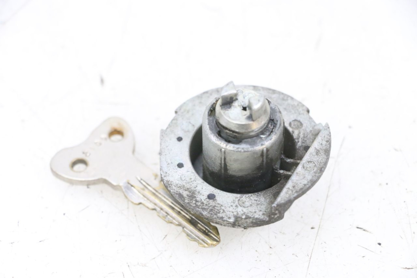 photo de IGNITION SWITCH PIAGGIO NEW TYPHOON 50 (2018 - 2021) - Alternative perspective