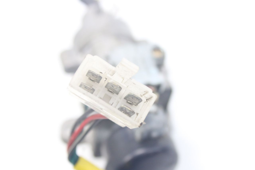 photo de IGNITION SWITCH KYMCO PEOPLE 250 (2004 - 2008) - Technical close-up