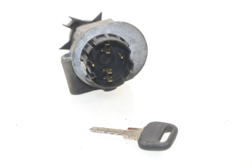 photo de IGNITION SWITCH PEUGEOT SPEEDFIGHT LC 50 (1996 - 2002) - Alternative perspective