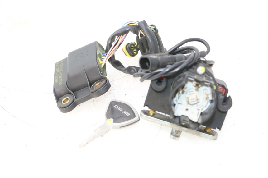 photo de IGNITION SWITCH CAN-AM SPYDER RS 1000 (2008 - 2012) - Additional view of the item
