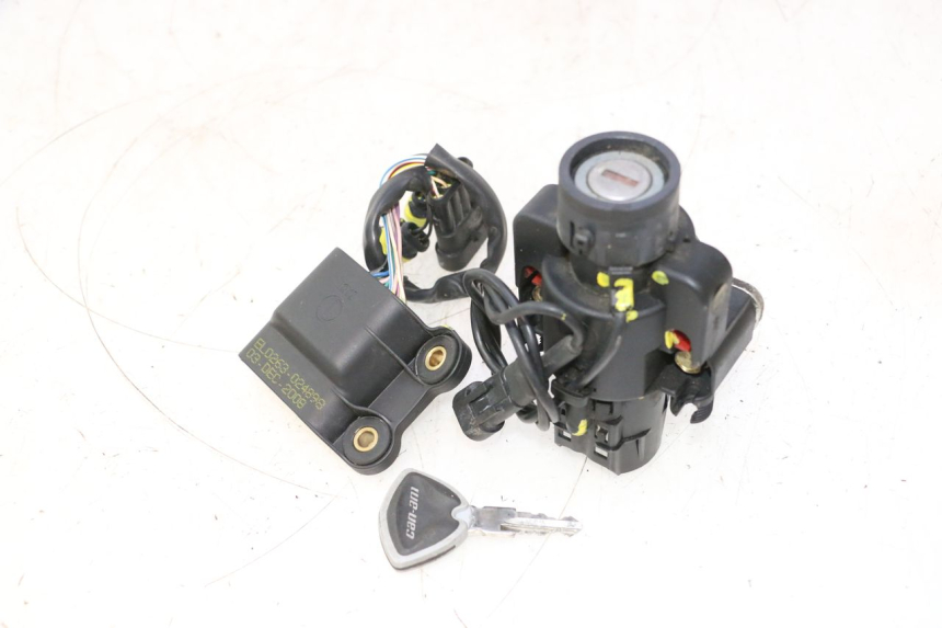 photo de IGNITION SWITCH CAN-AM SPYDER RS 1000 (2008 - 2012) - Technical close-up