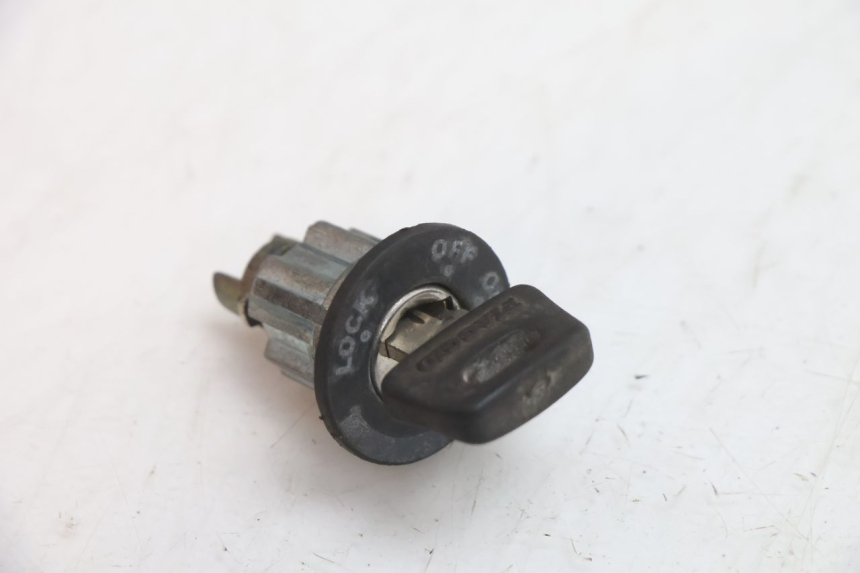 photo de IGNITION SWITCH PIAGGIO TYPHOON 50 (2000 - 2009) - Alternative perspective