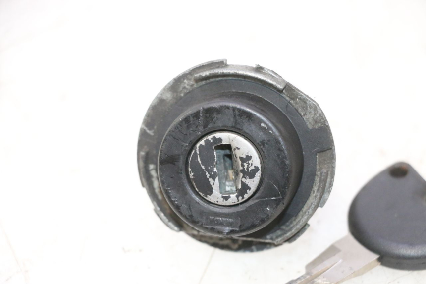 photo de IGNITION SWITCH PIAGGIO VESPA LX 2T 50 (2005 - 2013) - Alternative perspective