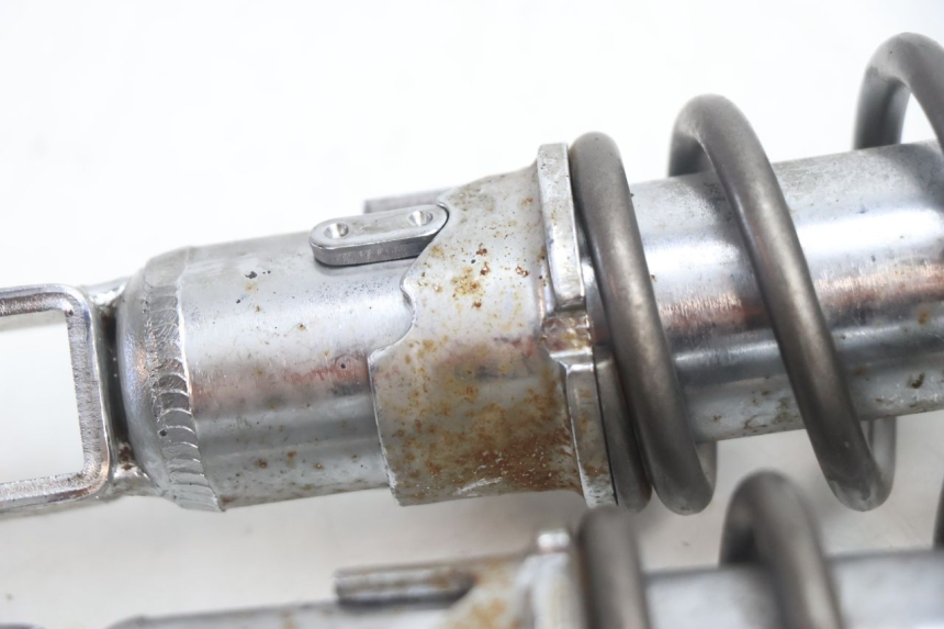 photo de REAR SHOCK ABSORBER KYMCO MOVIE S 125 (2009 - 2018) - Alternative perspective