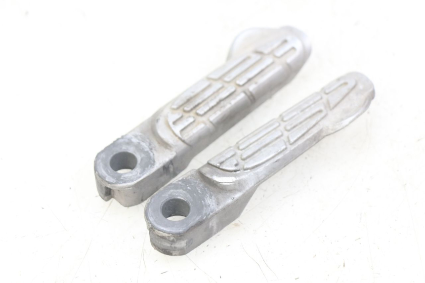 photo de PAIR OF REAR FOOTRESTS KYMCO AGILITY 16+ 4T 50 (2018 - 2023) - Alternative perspective