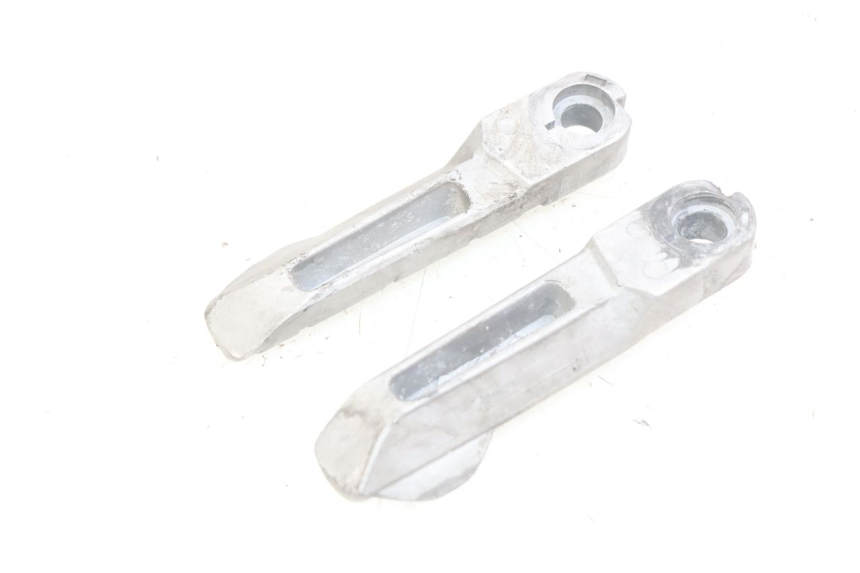 photo de PAIR OF REAR FOOTRESTS KYMCO AGILITY 16+ 4T 50 (2018 - 2023) - Zoom on usage condition