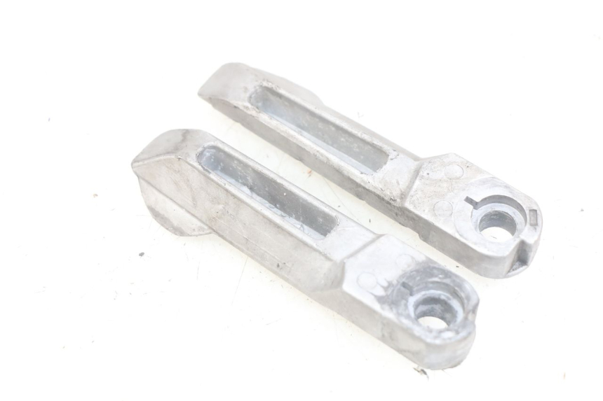 photo de PAIR OF REAR FOOTRESTS KYMCO AGILITY 16+ 4T 50 (2018 - 2023) - Alternative perspective