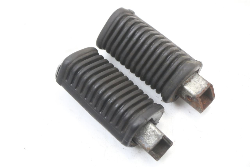 photo de PAIR REAR FOOTRESTS HYOSUNG GV AQUILA 125 (2000 - 2009) - Component detail