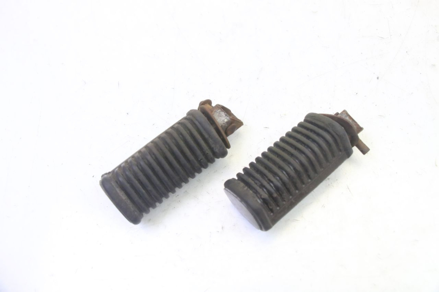 photo de PAIR REAR FOOTRESTS HYOSUNG GV AQUILA 125 (2000 - 2009) - Component detail