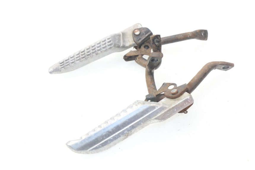 photo de PAIR OF REAR FOOTRESTS JONWAY AZTRAL 125 (2008 - 2017) - Alternative perspective