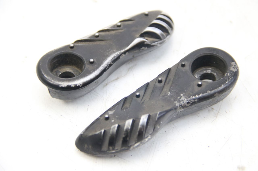photo de PAIR OF REAR FOOTRESTS MBK BOOSTER SPIRIT 50 (2004 - 2017) - Zoom on usage condition