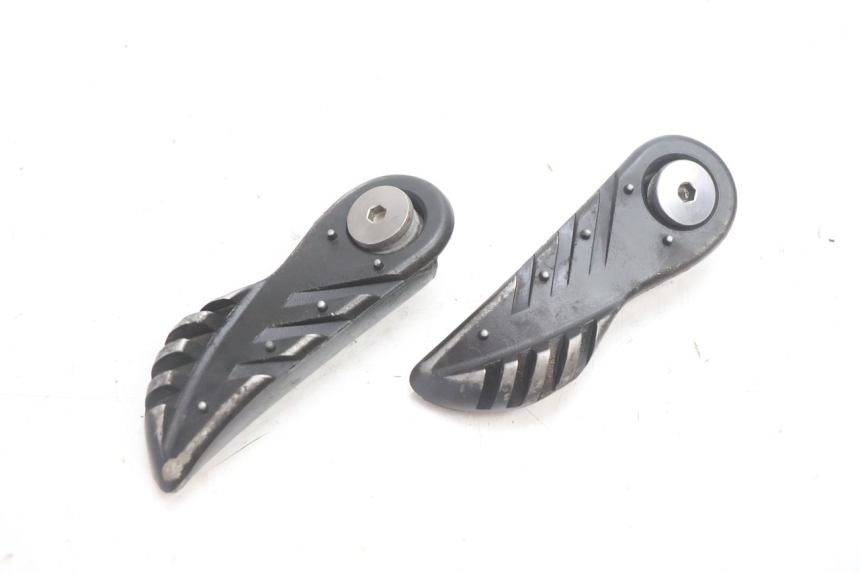 photo de PAIR OF REAR FOOTRESTS MBK BOOSTER SPIRIT 50 (2004 - 2017) - Main view