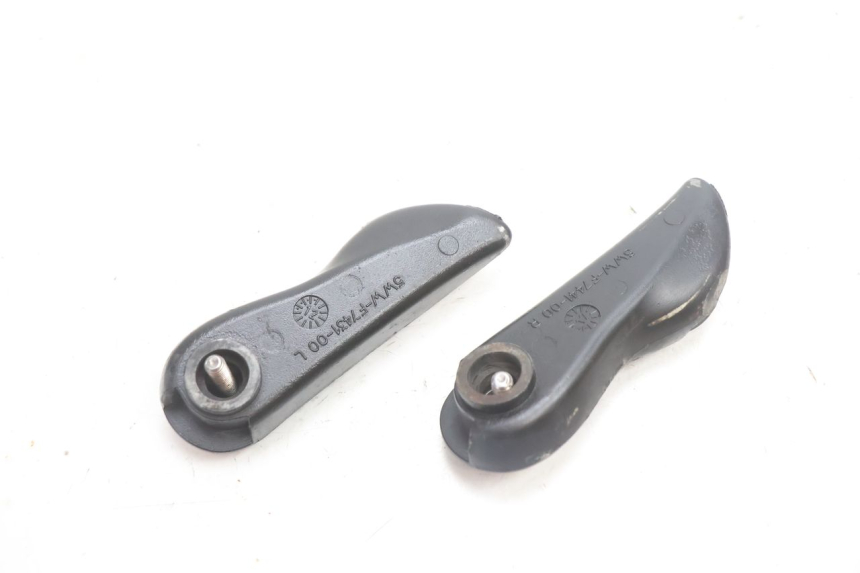 photo de PAIR OF REAR FOOTRESTS MBK BOOSTER SPIRIT 50 (2004 - 2017) - Zoom on usage condition
