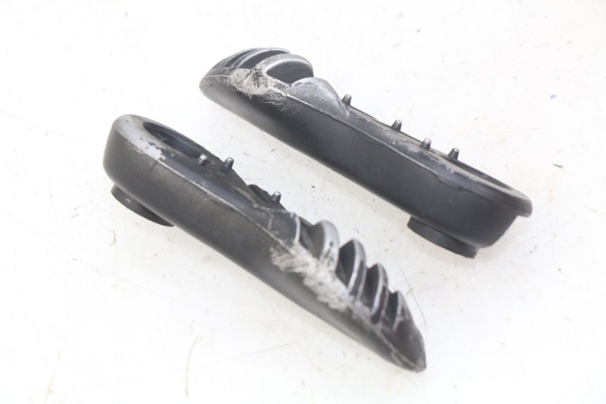 photo de PAIR OF REAR FOOTRESTS MBK BOOSTER SPIRIT NAKED 50 (2004 - 2017) - Zoom on usage condition