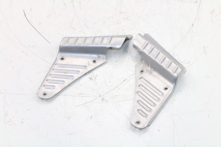 photo de PAIR REAR FOOTRESTS BAOTIAN BT 49 QT-9 50 (2006 - 2010) - Zoom on usage condition