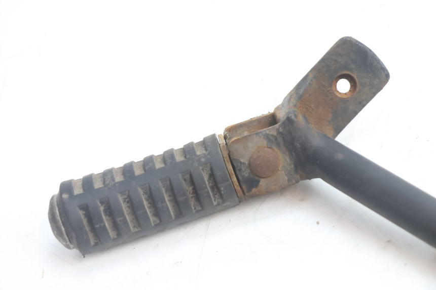 photo de PAIR REAR FOOTRESTS PEUGEOT BUXY 50 (1993 - 1998) - Additional view of the item