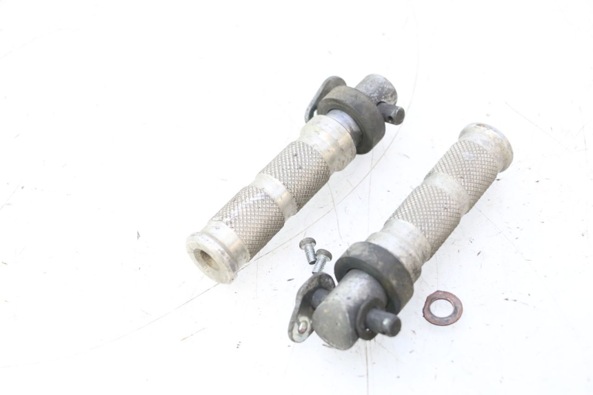 photo de PAIR REAR FOOTRESTS HONDA CB F HORNET 600 (2005 - 2006) - Component detail