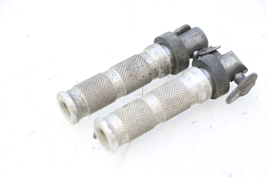 photo de PAIR REAR FOOTRESTS HONDA CB F HORNET 600 (2005 - 2006) - Alternative perspective