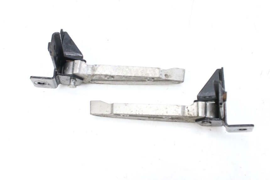 photo de PAIR OF REAR FOOTRESTS PEUGEOT CITYSTAR 125 (2011 - 2017) - Technical close-up