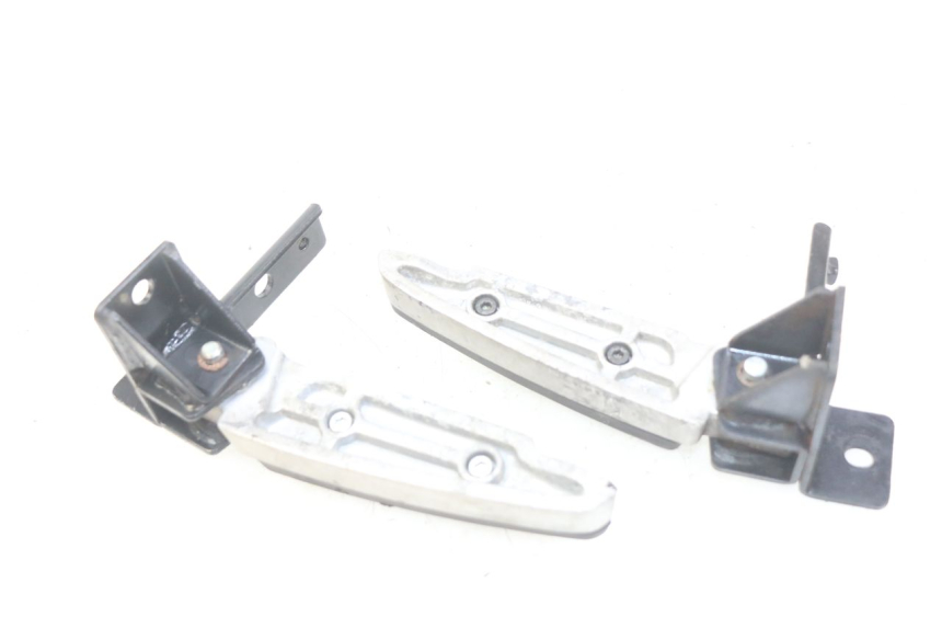 photo de PAIR OF REAR FOOTRESTS PEUGEOT CITYSTAR 125 (2011 - 2017) - Alternative perspective