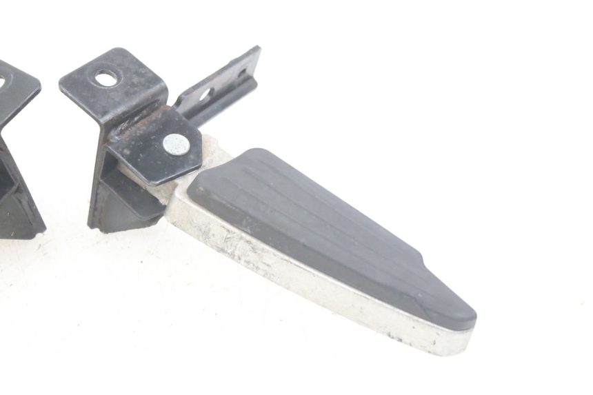 photo de PAIR OF REAR FOOTRESTS PEUGEOT CITYSTAR 125 (2011 - 2017) - Fixing points details