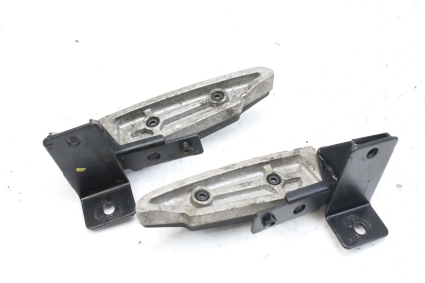 photo de PAIR OF REAR FOOTRESTS PEUGEOT CITYSTAR 50 (2013 - 2017) - Zoom on usage condition
