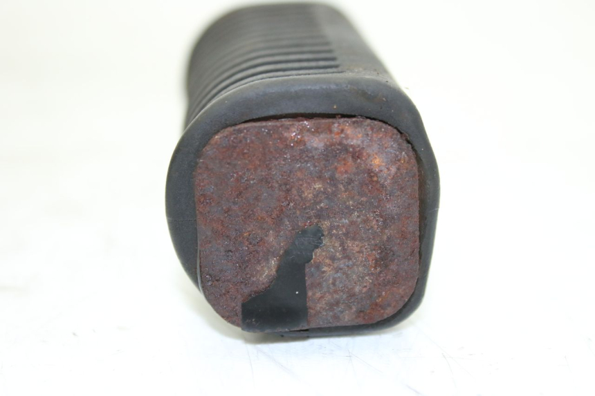 photo de PAIR OF REAR FOOTRESTS SUZUKI CP 80 (1985 - 1996) - Component detail