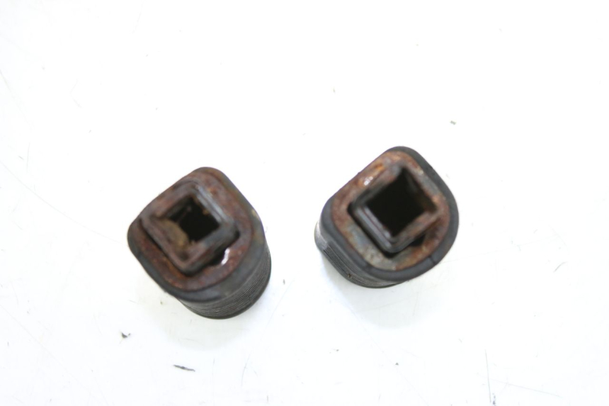 photo de PAIR OF REAR FOOTRESTS SUZUKI CP 80 (1985 - 1996) - Zoom on usage condition