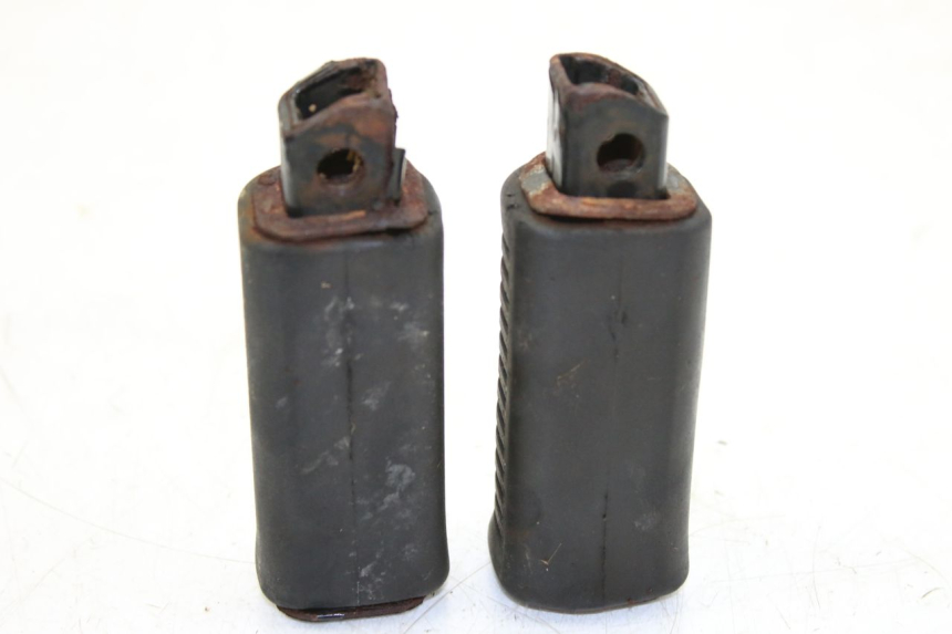 photo de PAIR OF REAR FOOTRESTS SUZUKI CP 80 (1985 - 1996) - Product overview