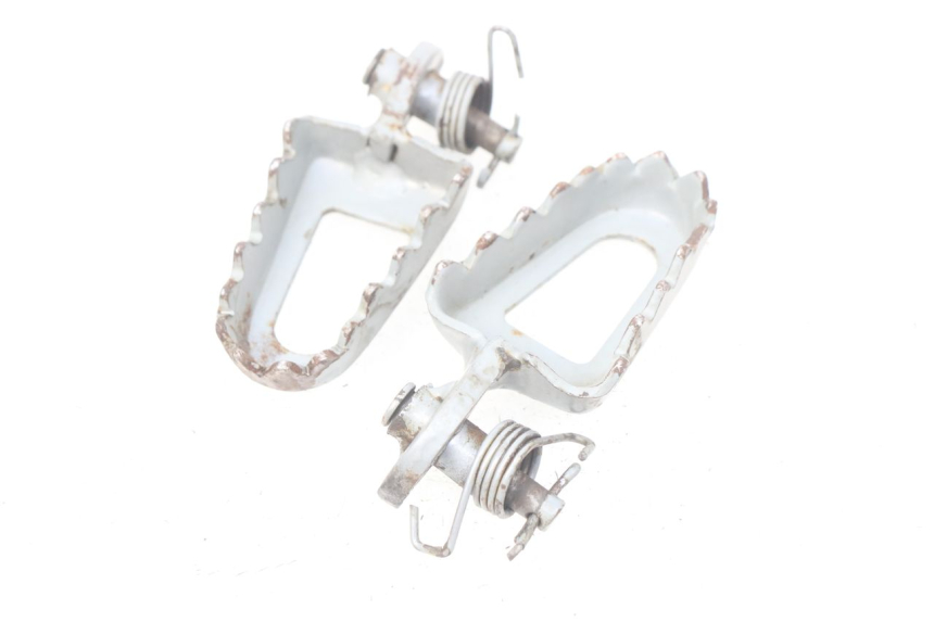 photo de PAIR REAR FOOTRESTS LONCIN DIRT BIKE 125 - Alternative perspective