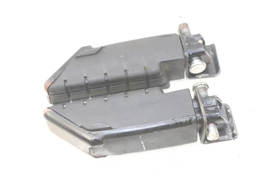 photo de PAIR OF REAR FOOTRESTS YAMAHA D'ELIGHT DELIGHT 115 (2013 - 2017) - Zoom on usage condition