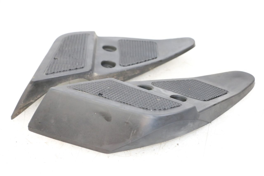 photo de PAIR REAR FOOTRESTS HONDA FES PANTHEON 2T 125 (1998 - 2002) - Technical close-up