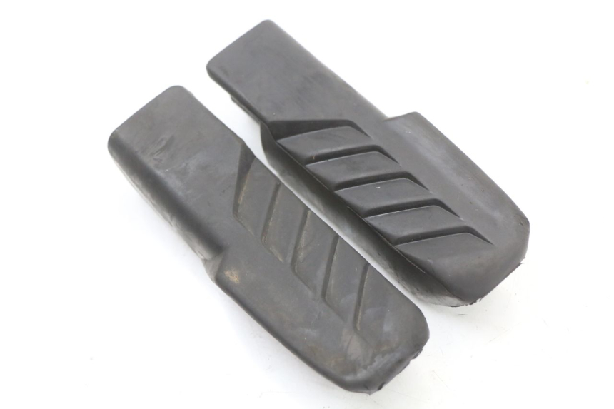 photo de PAIR OF REAR FOOTRESTS HONDA FES S-WING SWING ABS 125 (2007 - 2015) - Zoom on usage condition