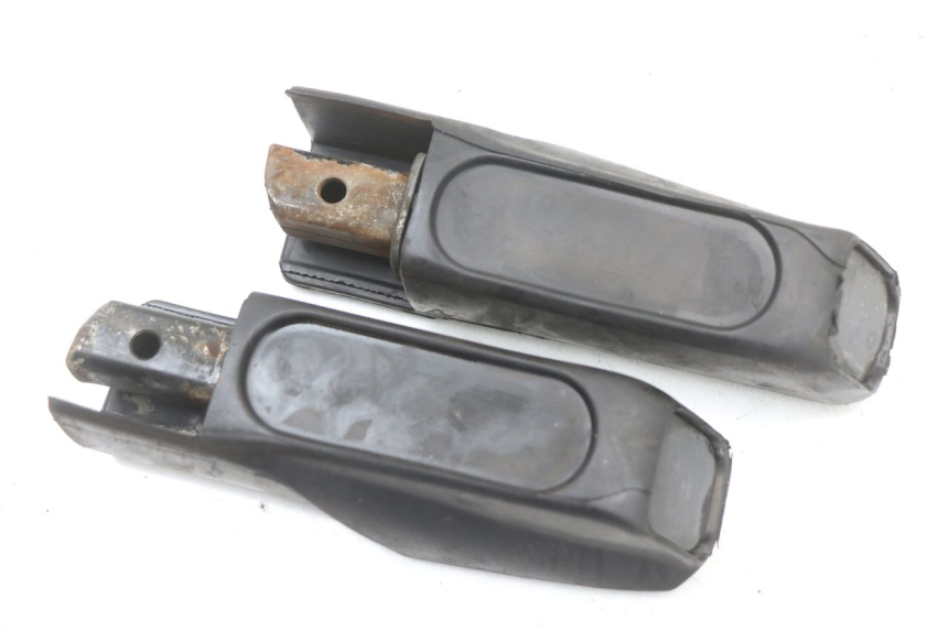 photo de PAIR OF REAR FOOTRESTS HONDA FES S-WING SWING ABS 125 (2007 - 2015) - Alternative perspective