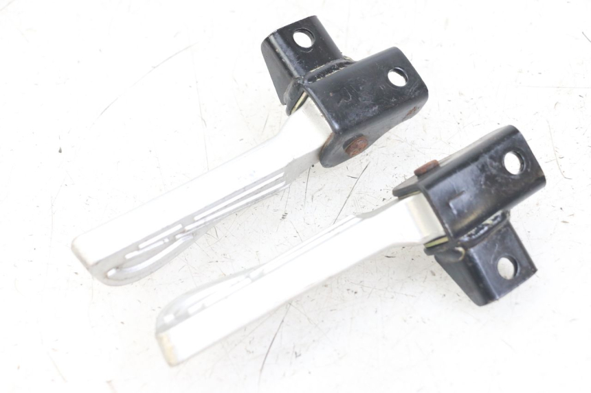 photo de PAIR OF REAR FOOTRESTS SYM FIDDLE 3 III 125 (2014 - 2020) - Component detail