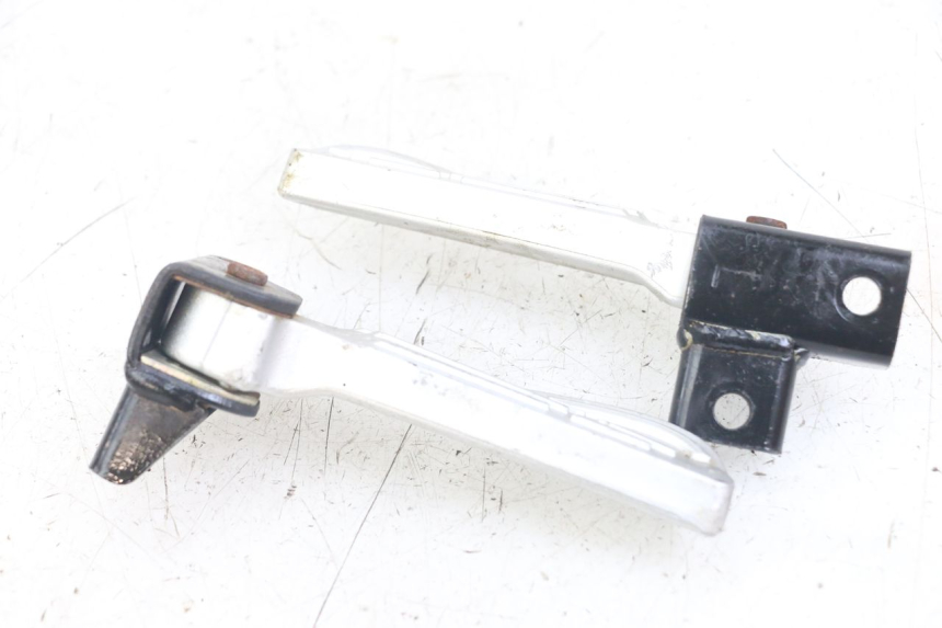 photo de PAIR OF REAR FOOTRESTS SYM FIDDLE 3 III 125 (2014 - 2020) - Product overview