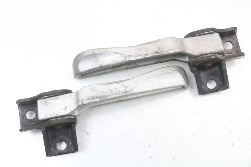 photo de PAIR REAR FOOTRESTS SYM FIDDLE 3 III 50 (2014 - 2020) - Zoom on usage condition